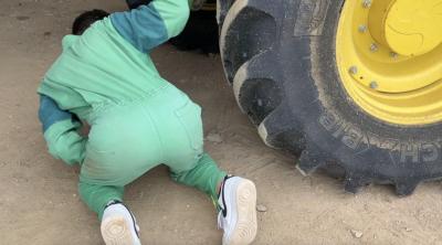 Andolini Barebacks Hairy French Farmer Aquilon in Tractor Shed Creampie