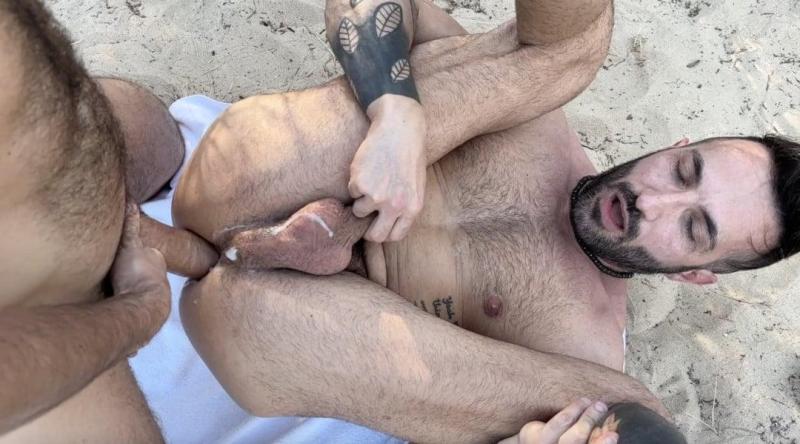 Hot Sand Beach Bareback: Johnny Viper & Andolini XXL Outdoor Creampie in Lisbon